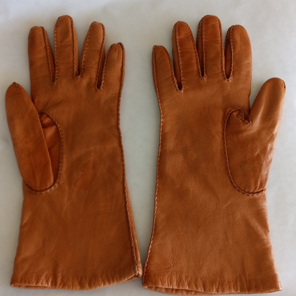 Woman's Gloves Size 7 Three Crowns - Butter Soft Leather - Cashmere -Pre-owned.